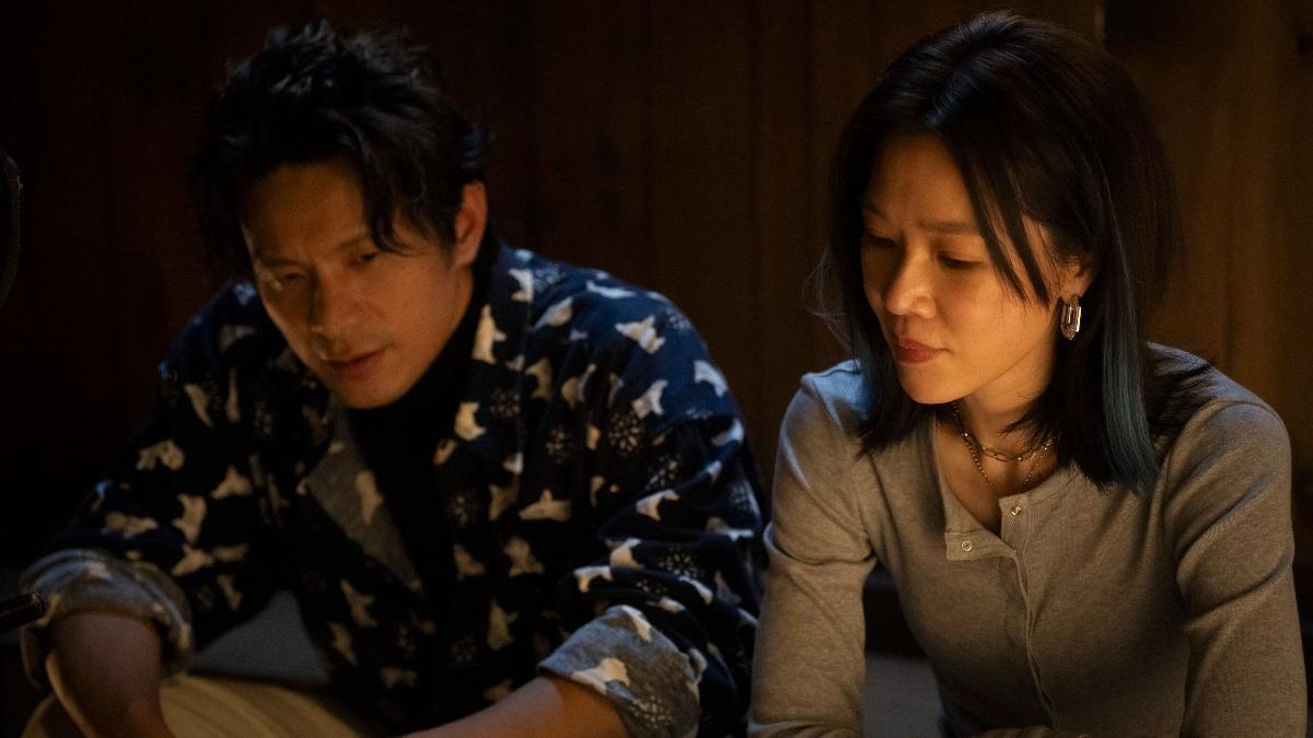 謝盈萱、王渝萱怪味相投 《欠婚》床戲「被窩聞屁」太荒唐