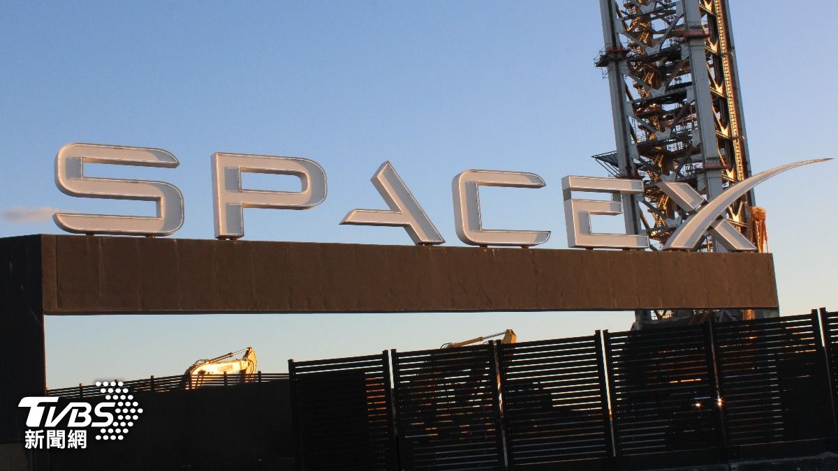 馬斯克領軍的太空探索公司 SpaceX 首次公開募股(IPO),就狂吸破紀錄的 750 億美元。(圖/達志影像 shutterstock)