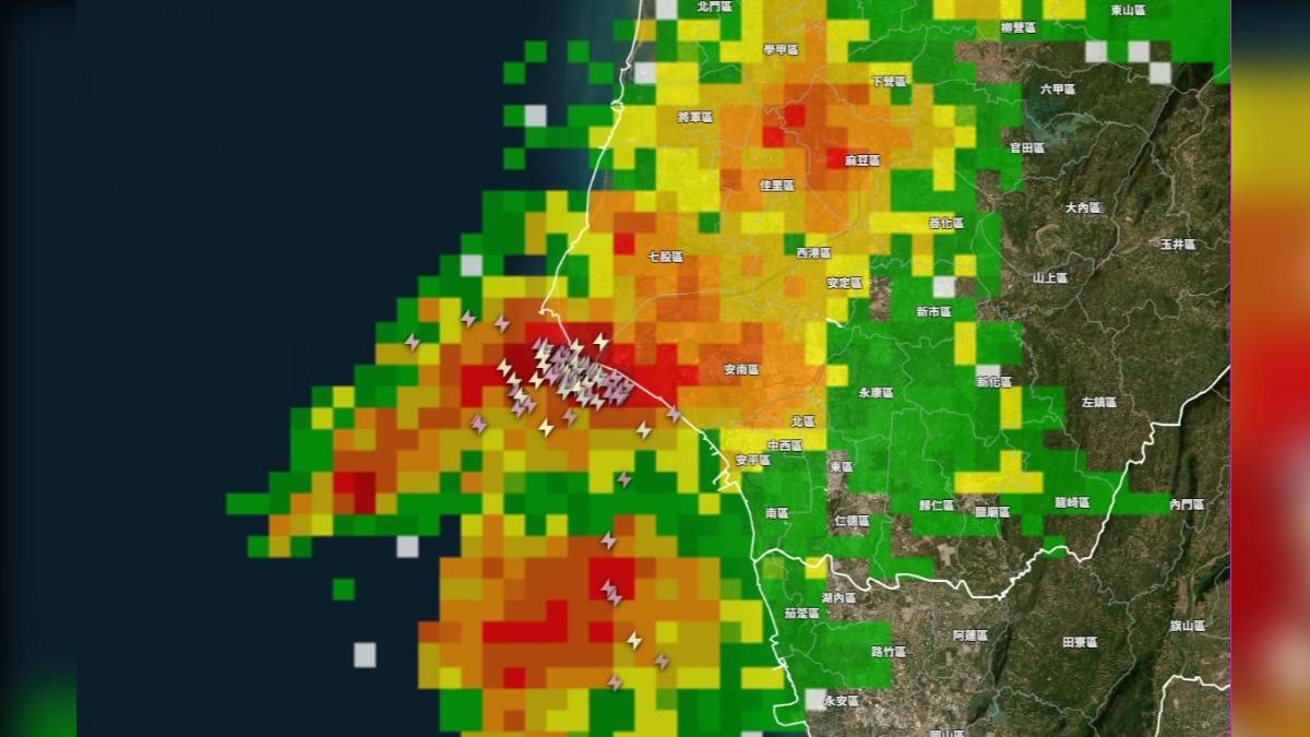 天氣/密集雷電訊號現蹤!粉專示警「3地區」大雷雨來了