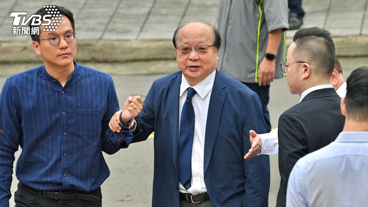 前台中市長胡志強現身追思尹衍樑。(圖／胡瑞麒攝)