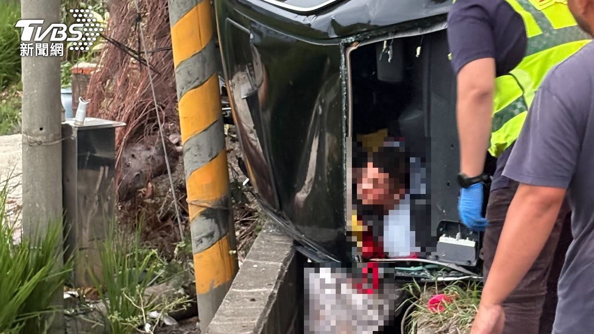 台中飆車釀2死!轎車撞成廢鐵 倖存乘客毒品陽性