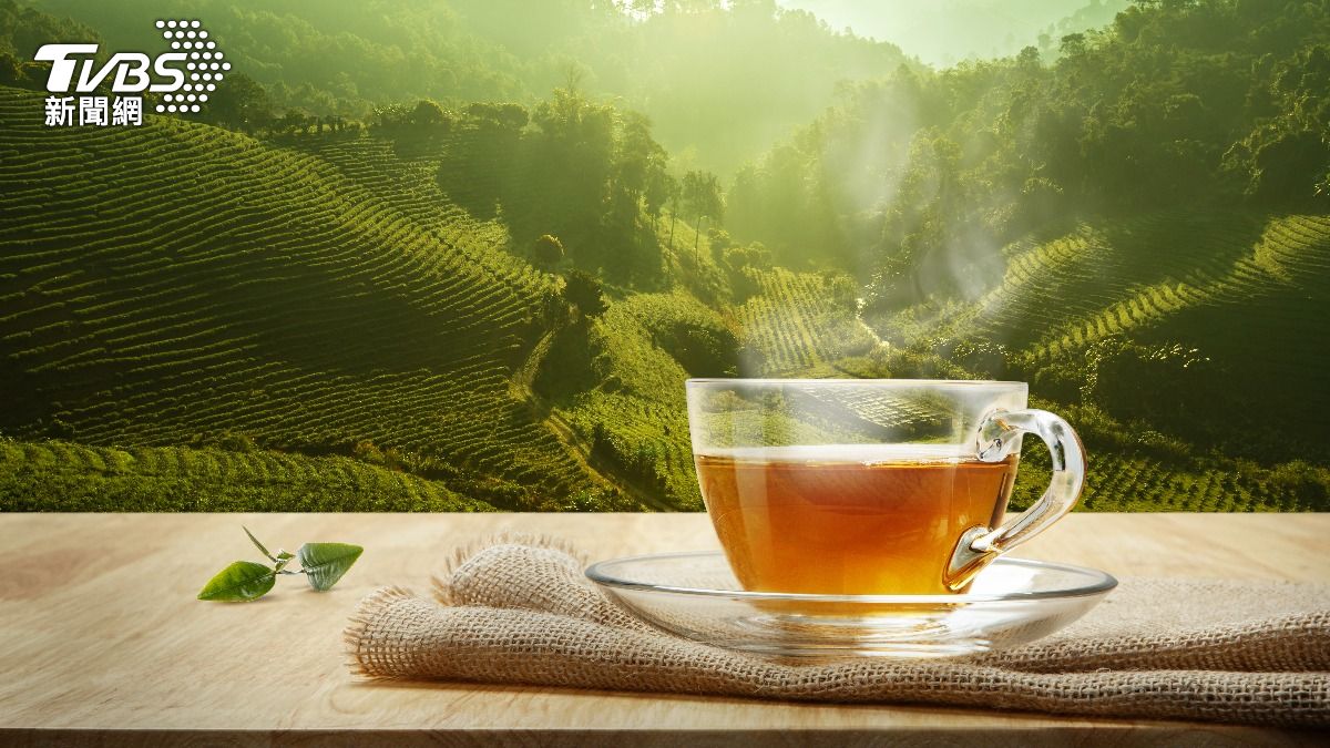 農業部茶及飲料作物改良場已成功輔導茶農與茶廠，完成首批茶產品取得碳標籤。（示意圖／Shutterstock達志影像）