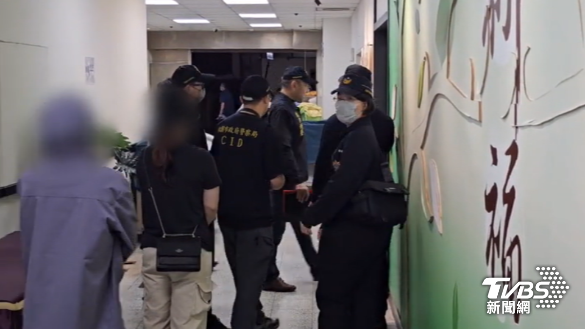 毒駕拒檢釀3死，嫌犯家屬陪同相驗。（圖／TVBS）