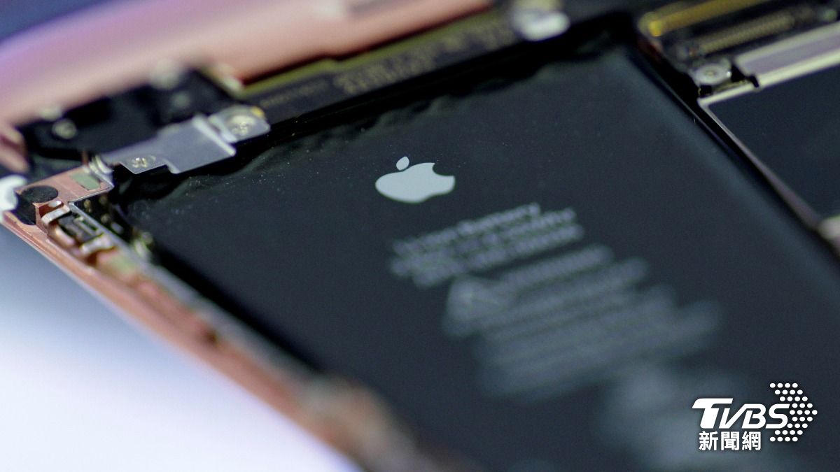 iPhone 18 Pro Max機身內部將塞入容量更大的電池。（圖／達志影像路透社）