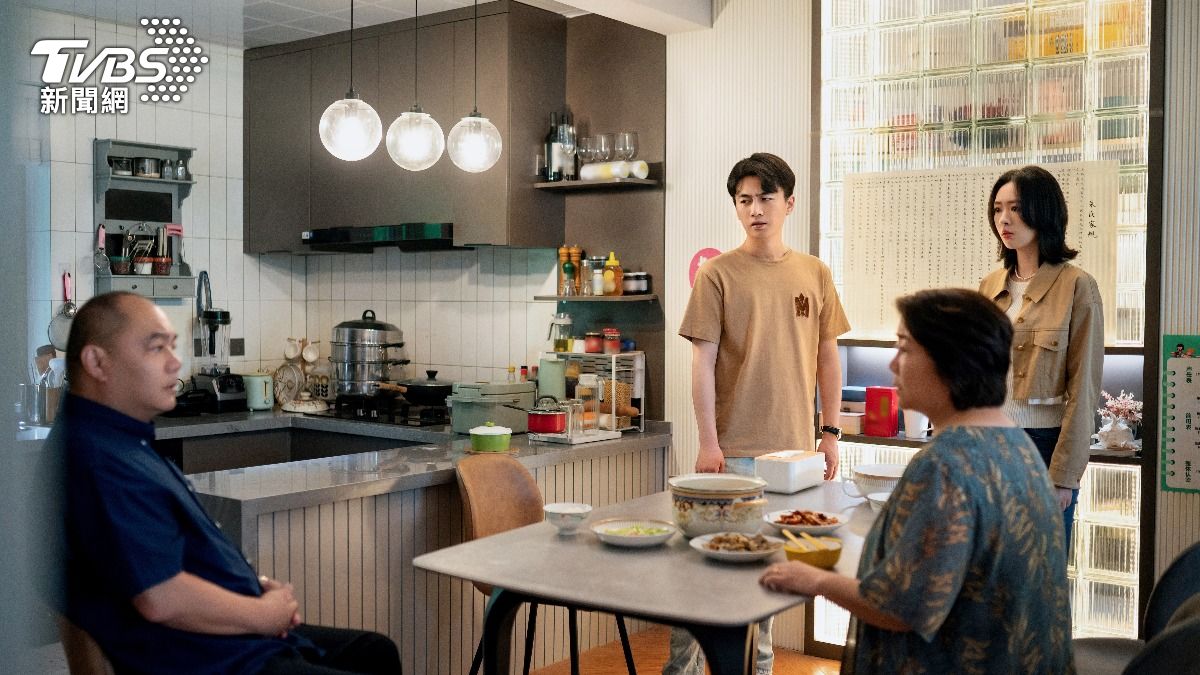 童瑤(右一)遭婆家無理對待。(圖/TVBS)