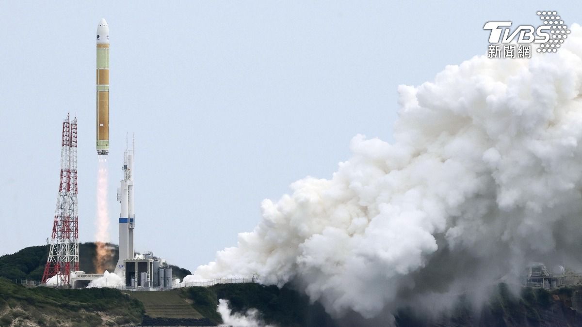 日本JAXA H3火箭於12日在日本南部種子島宇宙中心發射升空。(圖/達志影像美聯社)