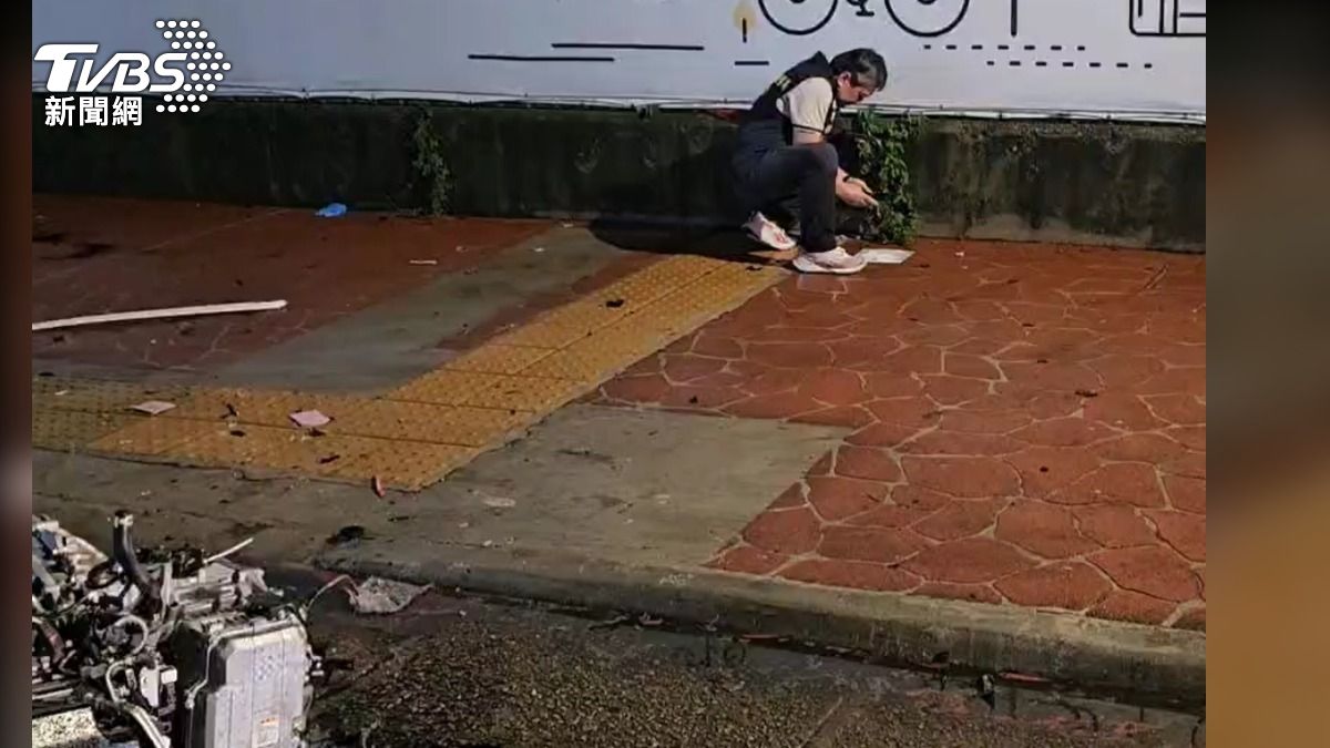 侯姓死者看完醫生要返家,半路遭撞死,警方靠藥袋確認身分。(圖/TVBS)