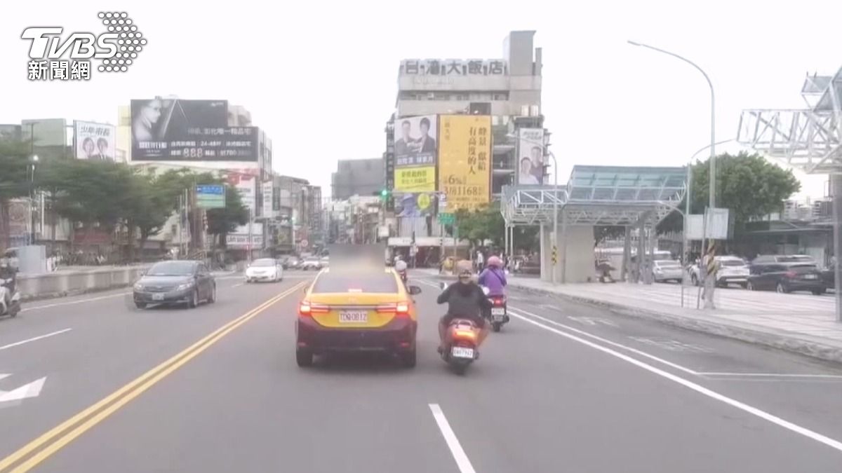 戴姓運將除了不守規矩排班、常被警察開單之外,個性也很暴躁。(圖/民眾提供)