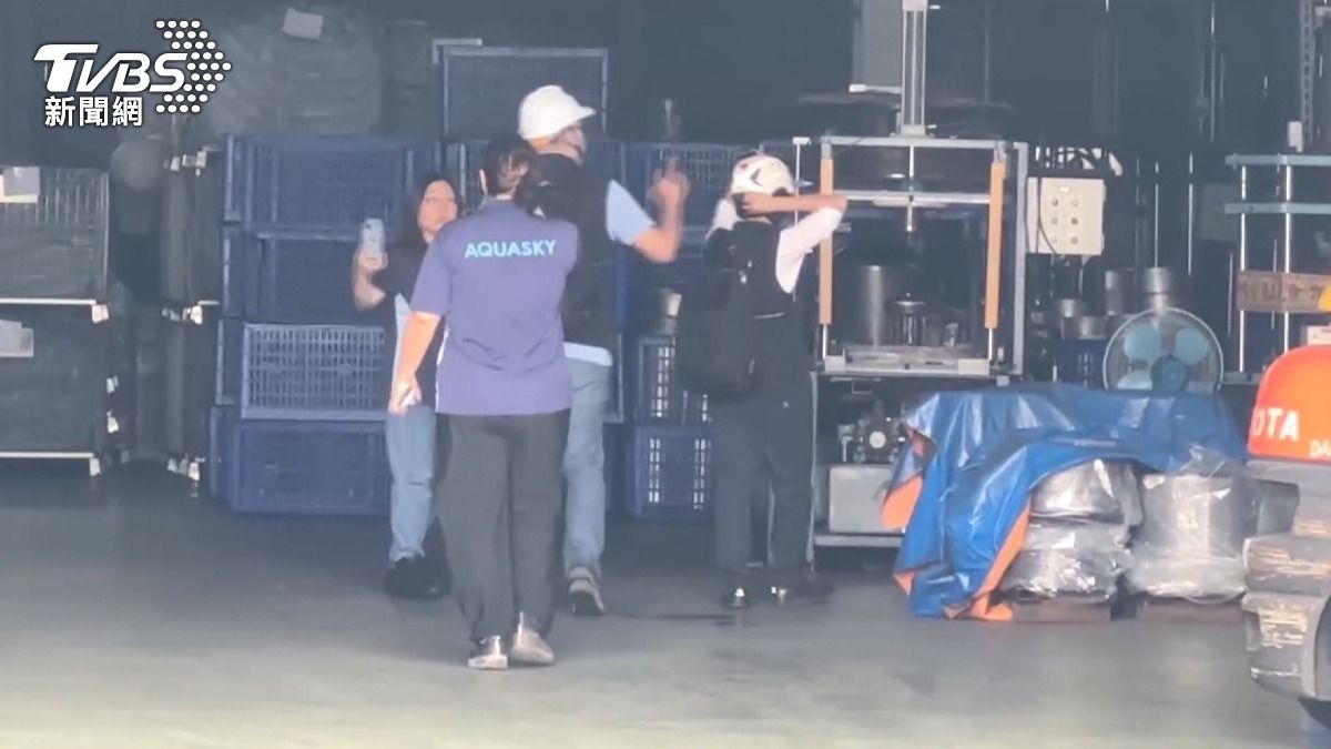 49歲龐姓員工，在維修沖壓機時遭機台夾傷頭部，送醫後不治身亡。(圖／TVBS)