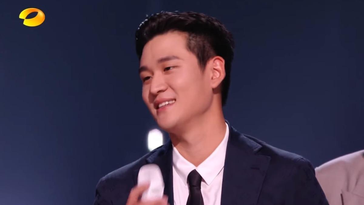 周興哲《歌手》出局！那英被逼哭氣罵：怎麼搞的　台灣代表剩她苦撐