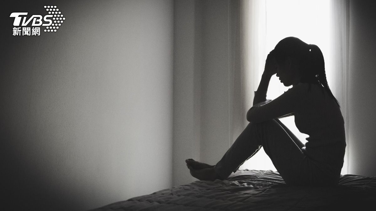 19歲陸女「長期吃頭髮」!醫一看胃鏡傻了:不是心理問題