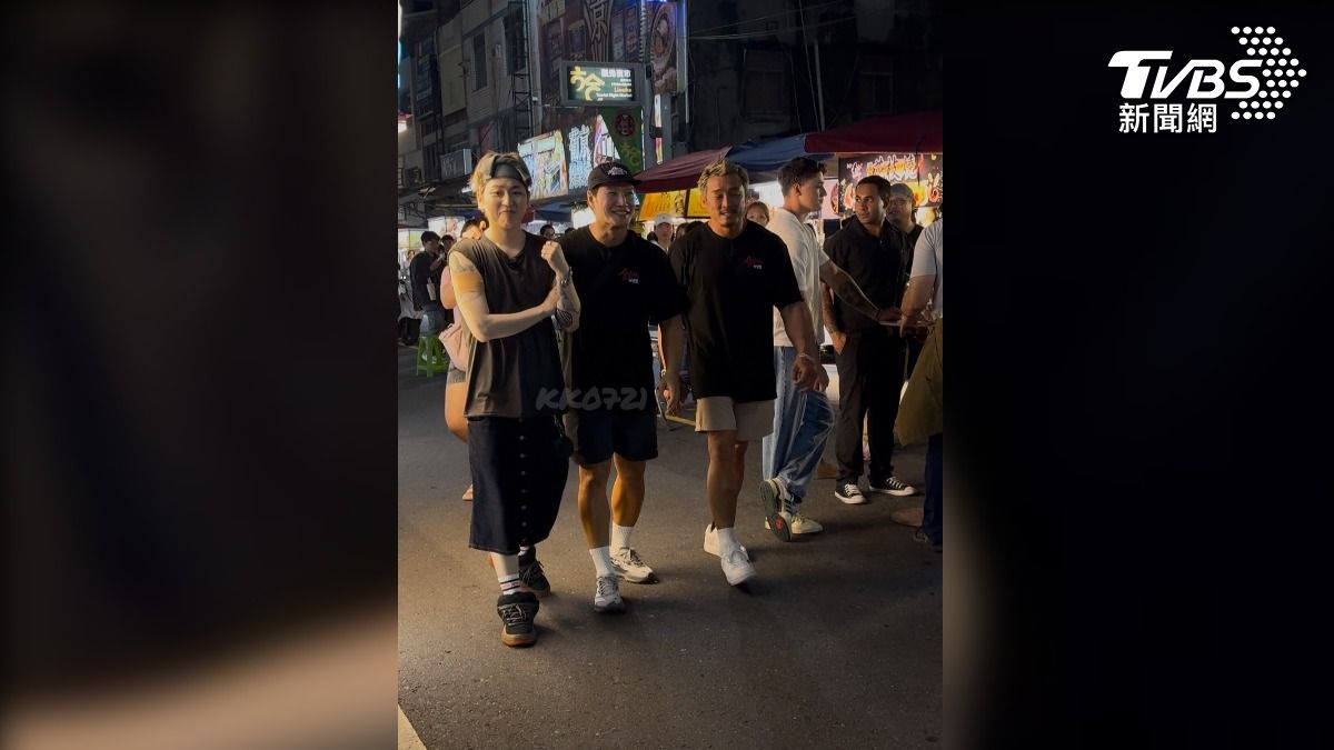 12日晚間3人還一起到，高雄相當有名的汕頭火鍋吃晚餐，用餐完畢後，又跑到六合夜市逛街（圖／翻攝Threads＠kk.0721）