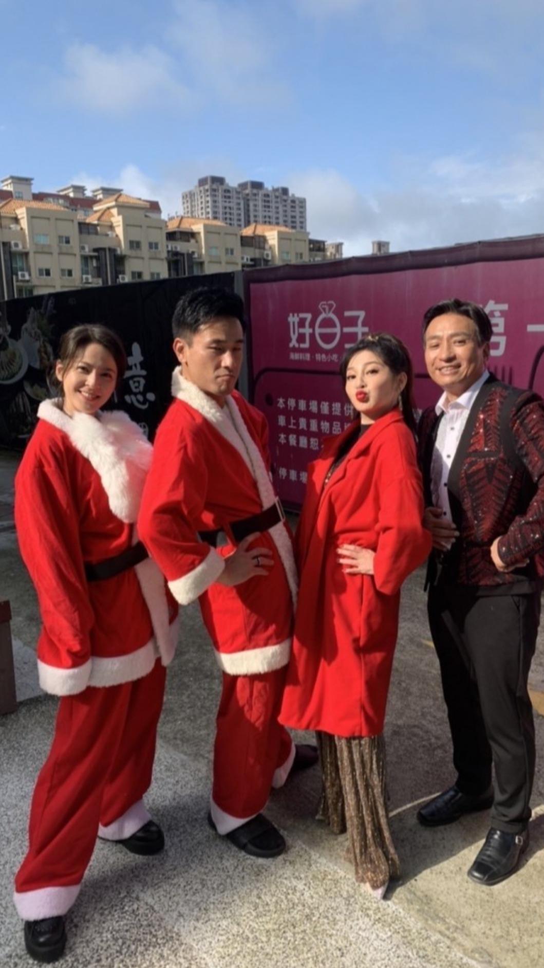 傅子純(左二)和王彩樺(右二)、王中平(右)、蘇晏霈曾合作《黃金歲月》(圖/民視提供)