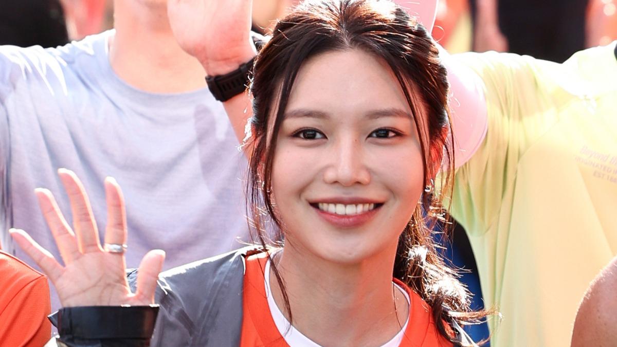 分手鄭敬淏後首露面！秀英帶爸爸現身「催淚原因曝」　他已交代女兒1事