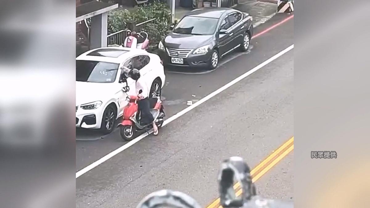 擋風玻璃全碎！男揮鋁棒砸12車遭逮。(圖／民眾提供)