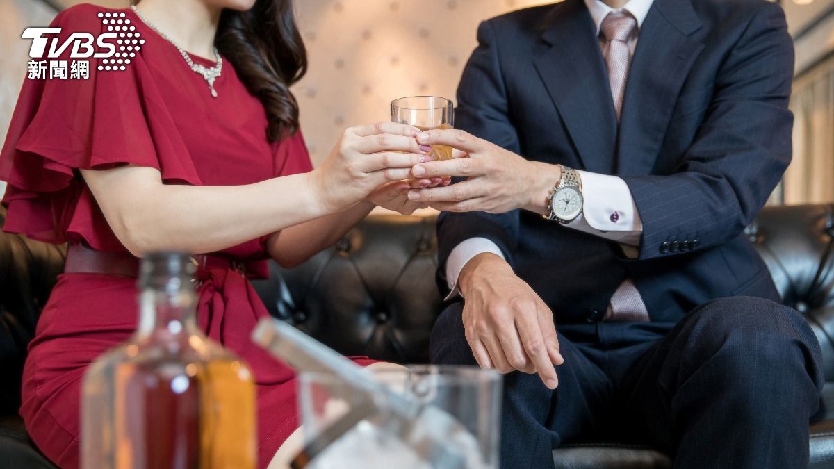 酒店妹月入千萬-酒店女公關-酒店公關3萬節-神豪包框-雪碧酒店行情-沒接S-酒店最佳女主角-乾爹砸錢-房產網紅Ziv-酒店紅牌收入