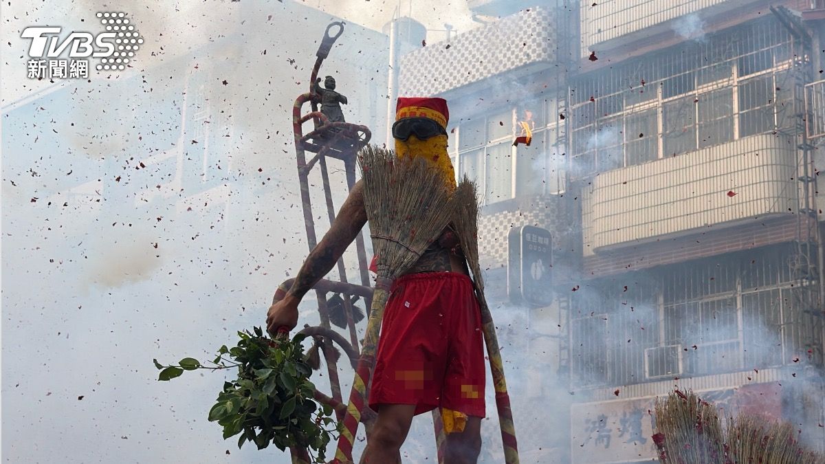 寒單爺前耍流氓!台東男揮舞榔頭叫囂 酒後衝動下場曝