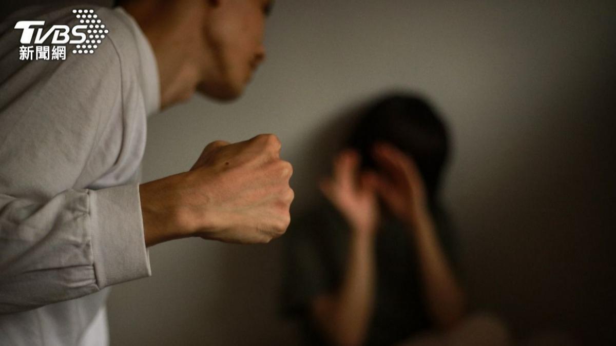 男姓配偶遭勒斃。（示意圖，非當事人／shutterstock達志影像）