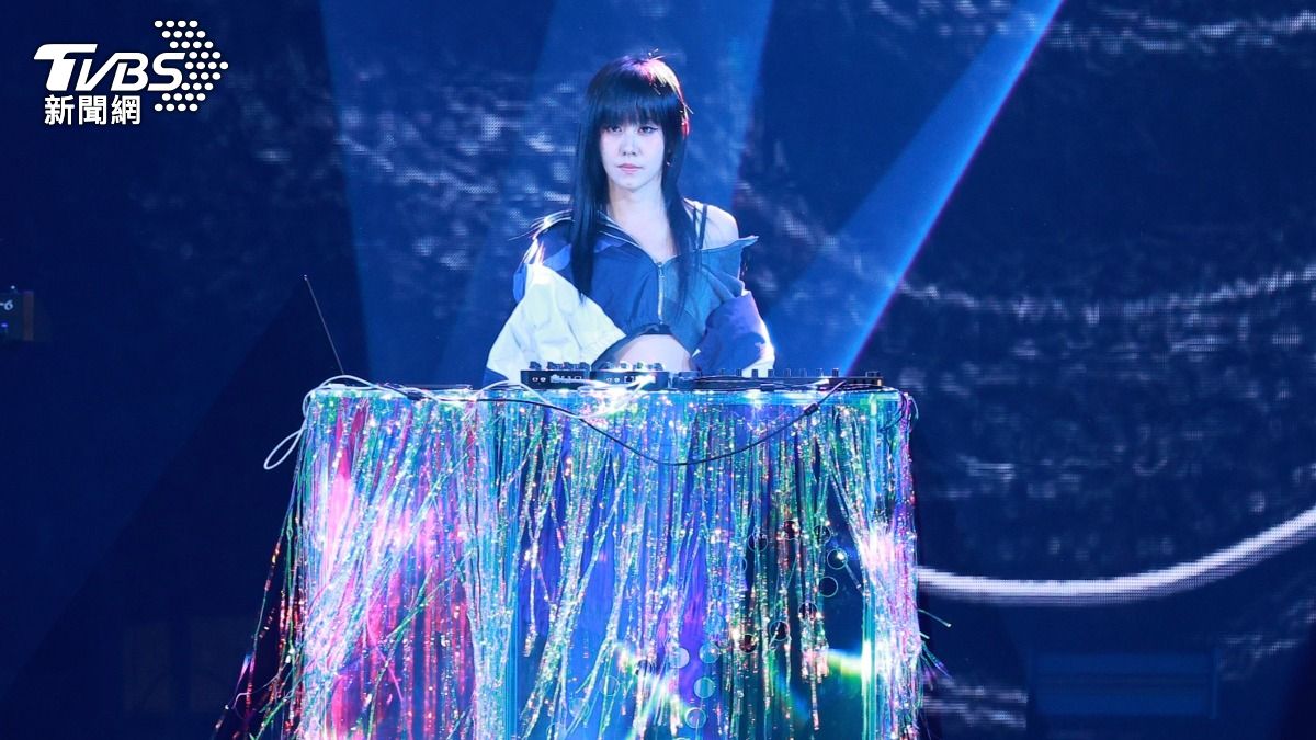 白安帶來電音組曲。(圖/黃城碩攝)