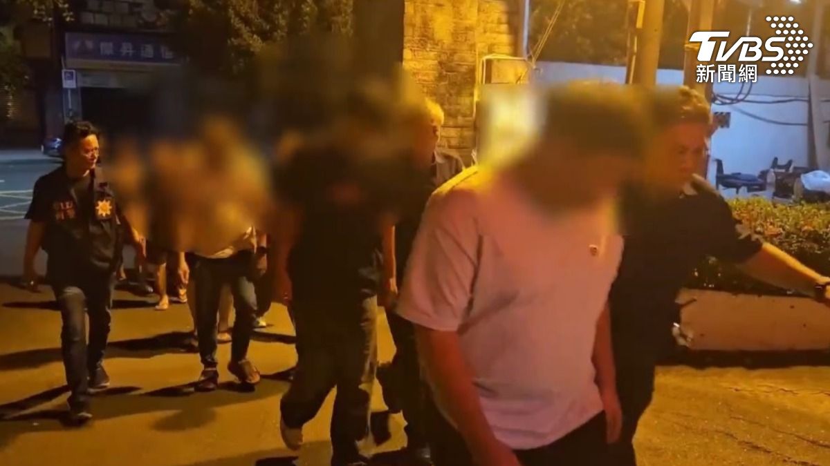 所有相關人員帶返派出所釐清案情，全案將依刑法妨害秩序、傷害等罪嫌偵辦。（圖／TVBS）