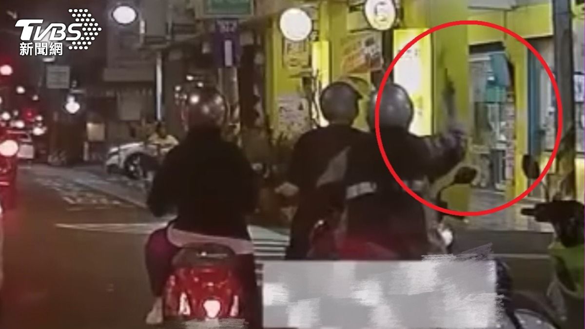 帶多把鐵鎚趴趴走！台中婦驚傳隨機砸人　騎士嚇瘋：遇到瘋子