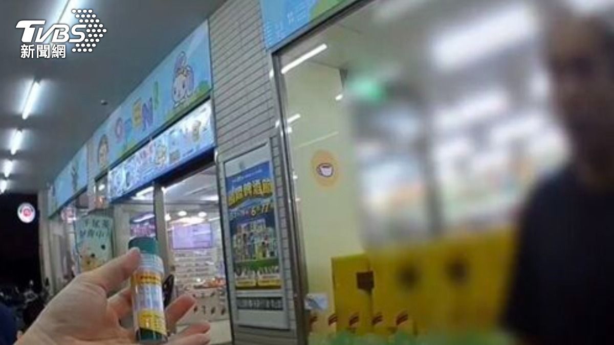 男子快篩呈陽性反應，坦承吸毒駕車。（圖／TVBS）