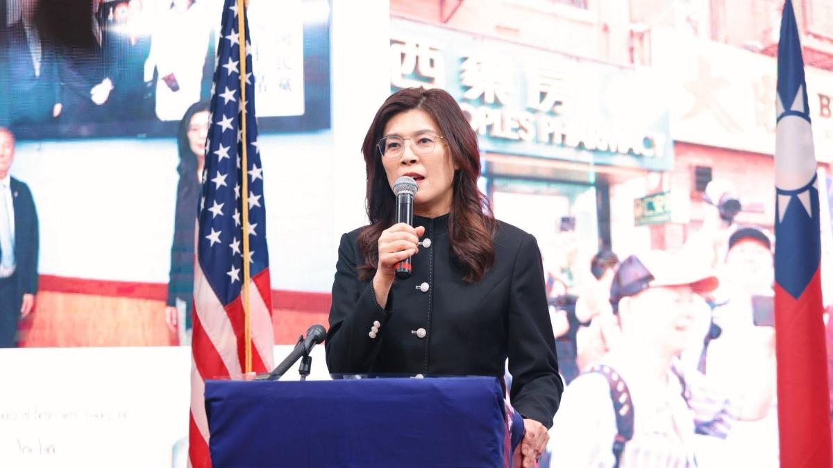 國民黨主席鄭麗文在訪美期間向華府僑胞大吐苦水,控訴民進黨在背後施壓。(圖/國民黨)