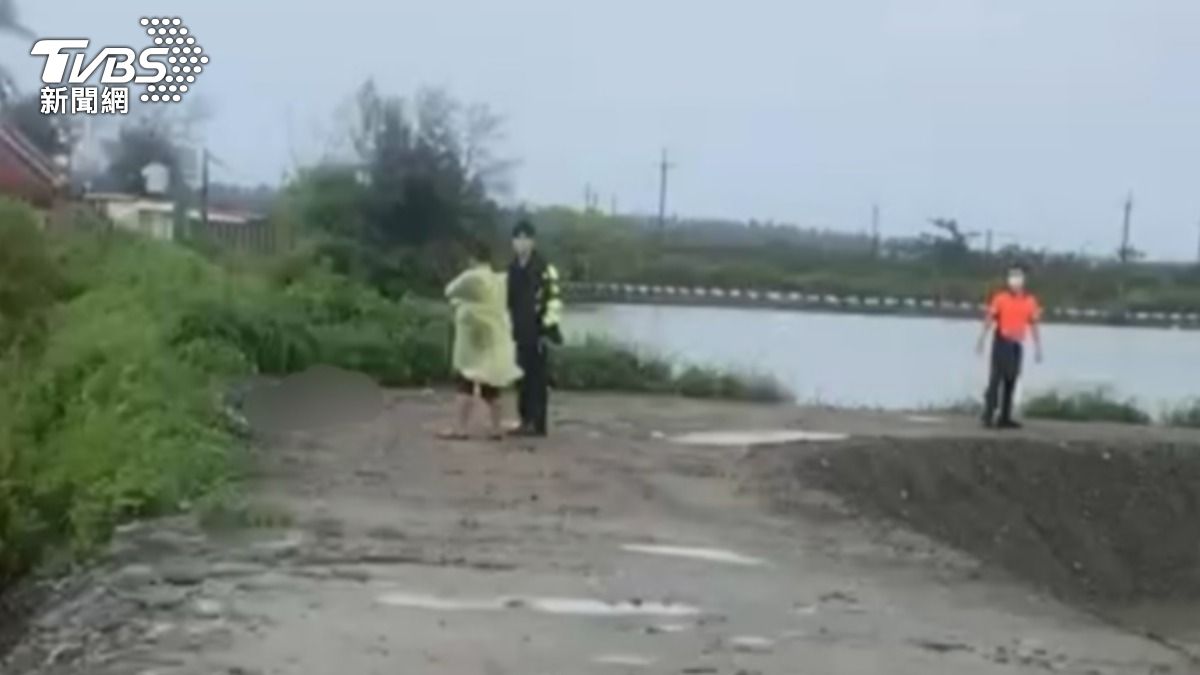 55歲男「頭部中彈」屍臥魚塭旁！警急拉封鎖線　一旁搜出槍枝