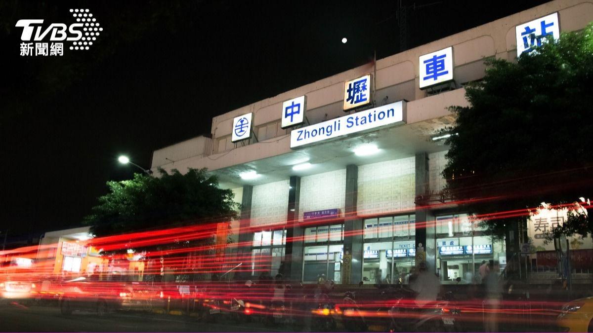 外籍男中壢車站突倒地OHCA 休假消防員路過救回一命