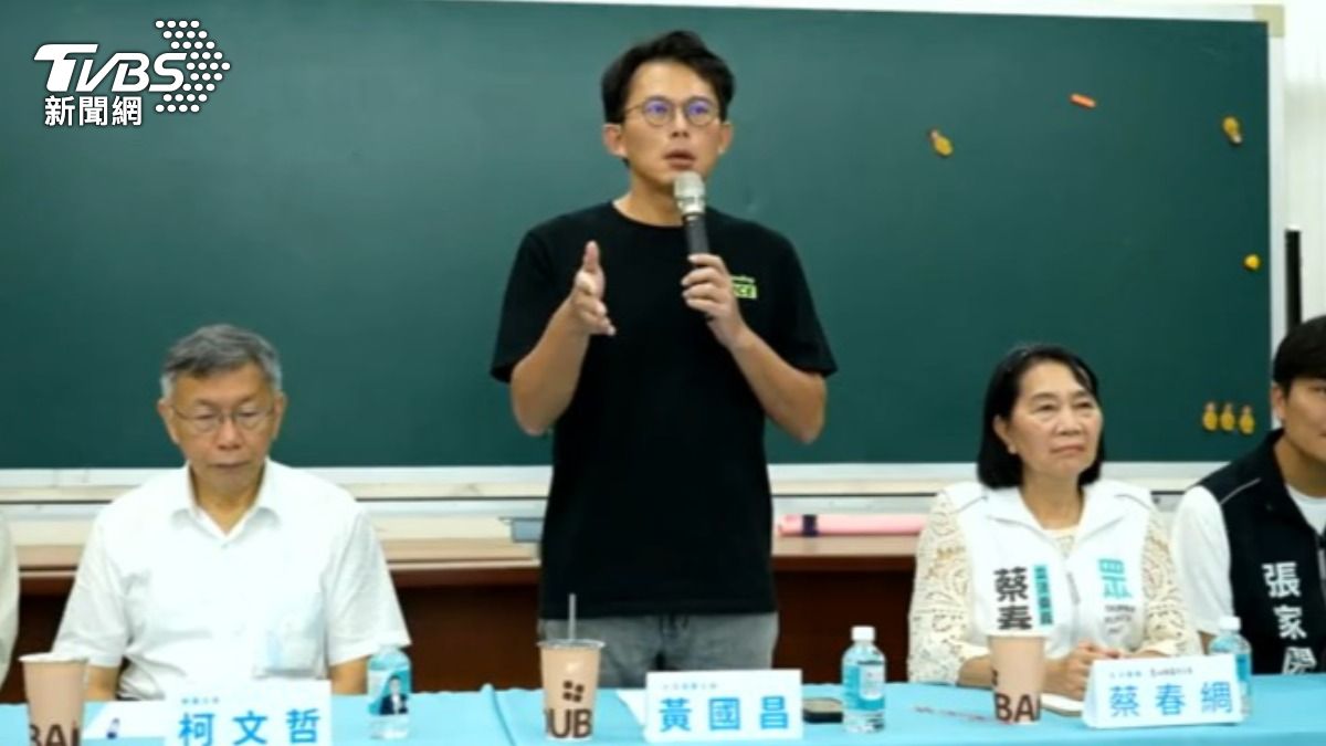 爆料指出黃國昌當時頻繁與國民黨立委翁曉玲私下磋商法案細節。（圖／ＴＶＢＳ）