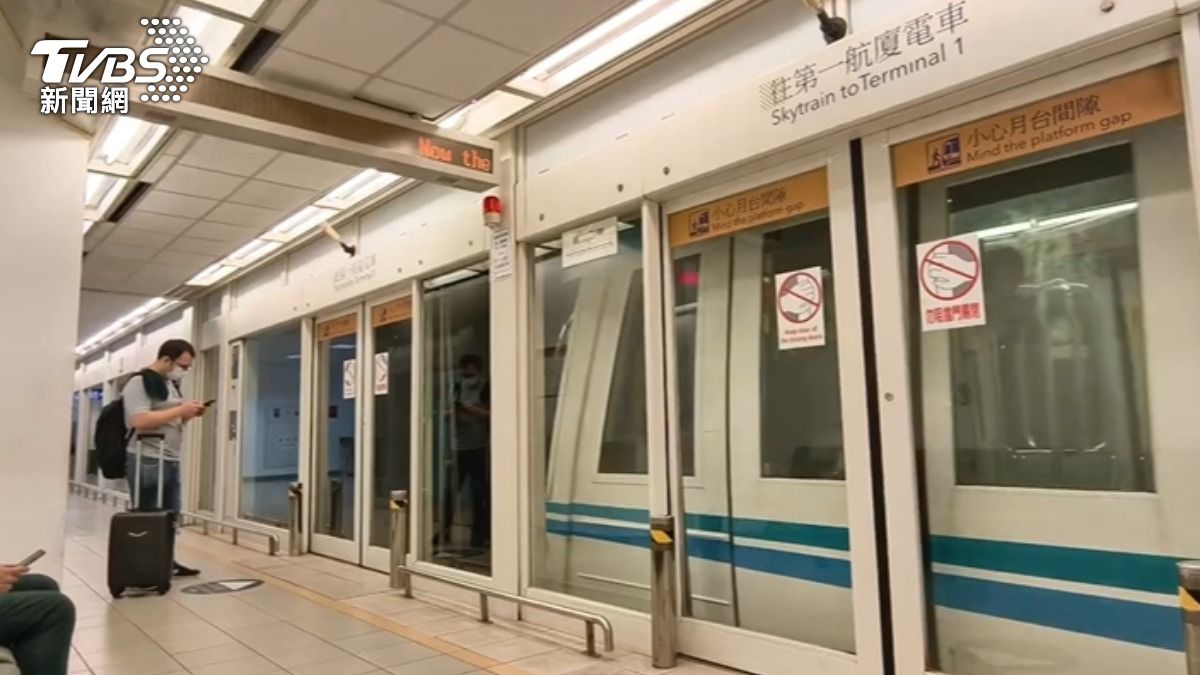 桃機管制區外航廈電車，7月1日起停止營運。（圖／TVBS）