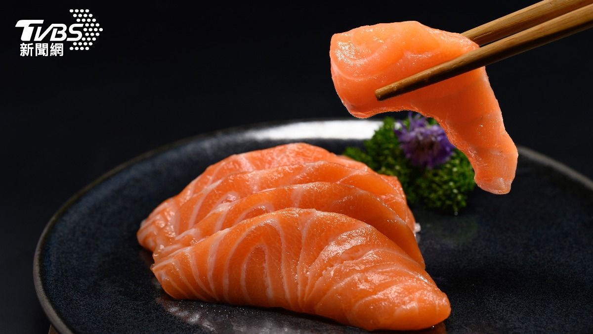 日本養殖業者開發可陸上養殖的桃太郎鮭魚。（示意圖／Shutterstock達志影像）