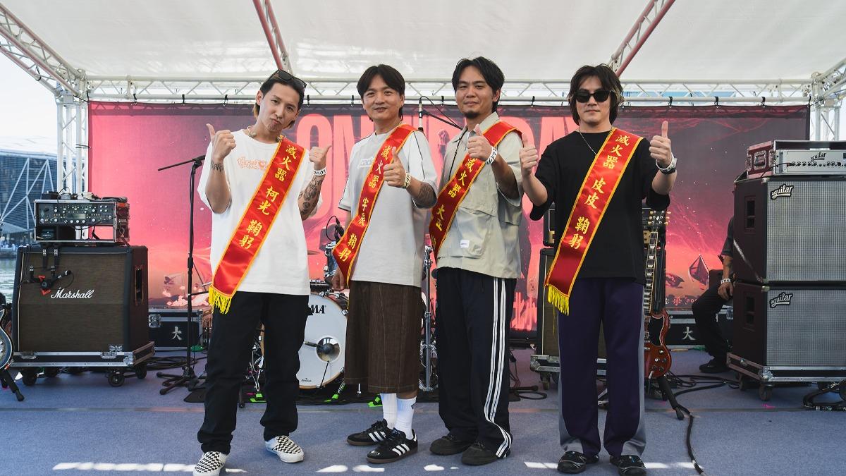 滅火器謝票粉絲。(圖/火氣音樂提供)