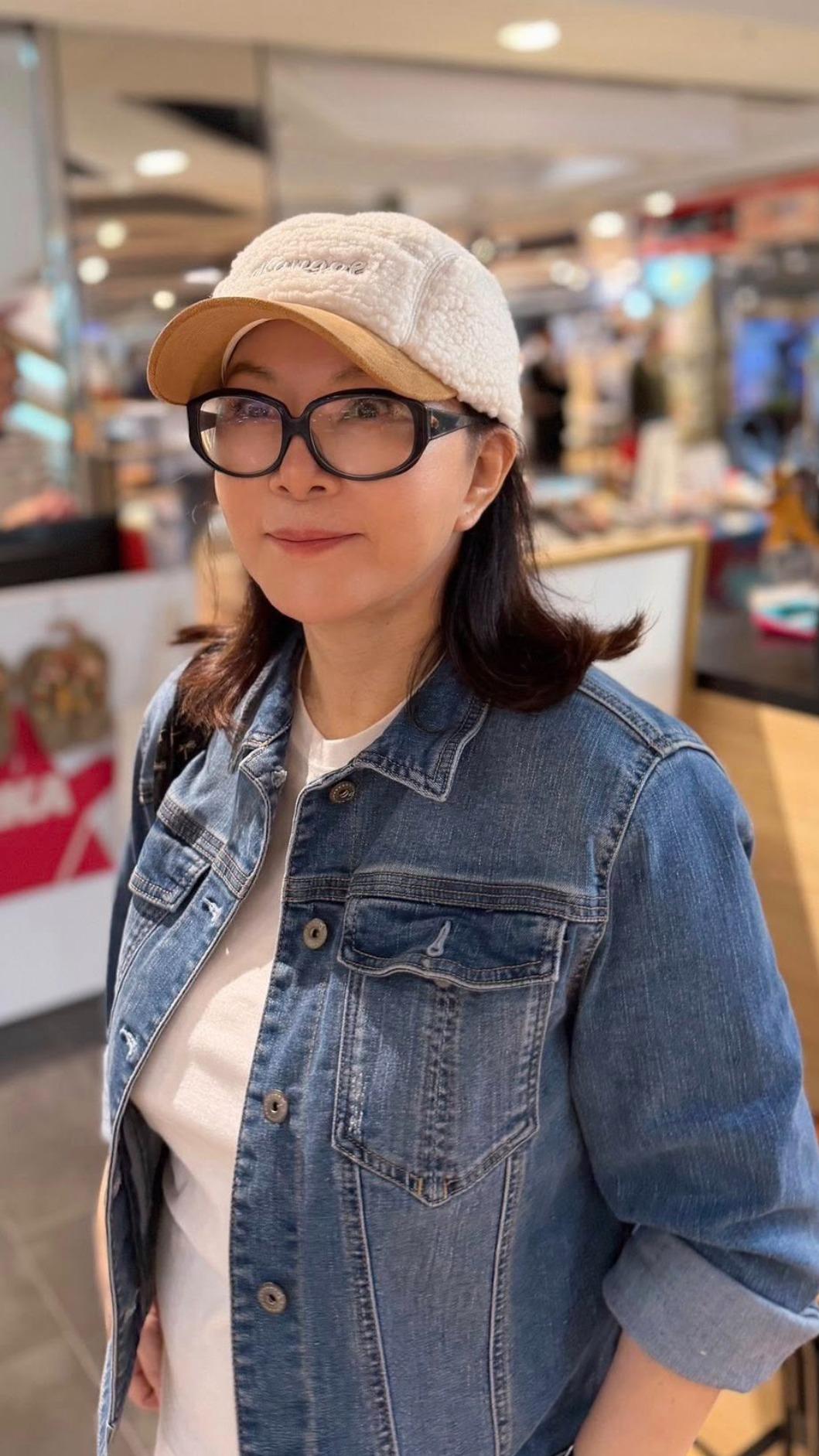 黃鶯鶯淡出多年,但仍相當關注歌壇大小事。(圖/翻攝自黃鶯鶯臉書)