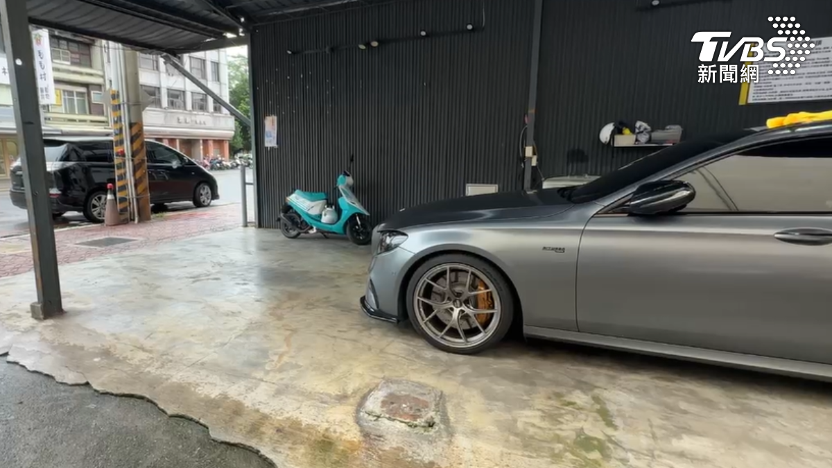 車主才剛花錢整理，賊竟自備安全帽大膽偷機車。（圖／TVBS）