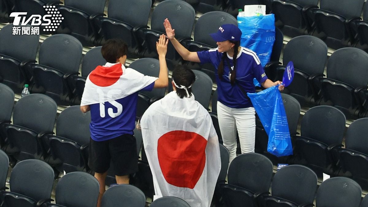 2026世界盃/日本球迷再啟動優良傳統 賽後「自發撿垃圾」網讚