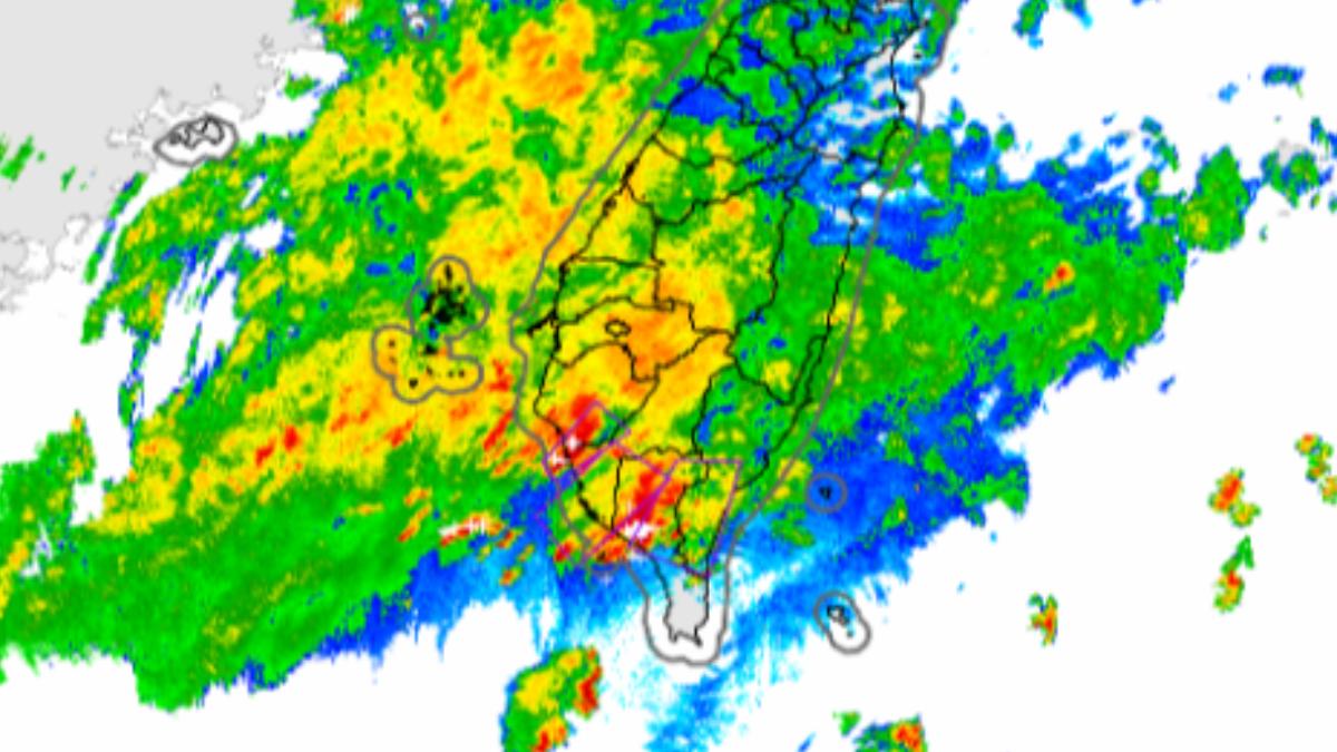 天氣/大雷雨即時預警 雨彈狂炸1小時!屏東、台東20鄉鎮列警戒