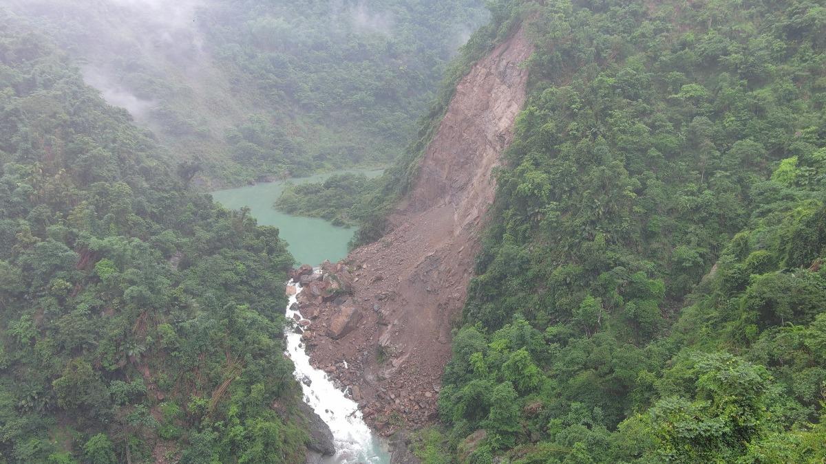 雨彈來襲倒數!南投竹山堰塞湖成形 「已自然溢流」仍藏隱憂