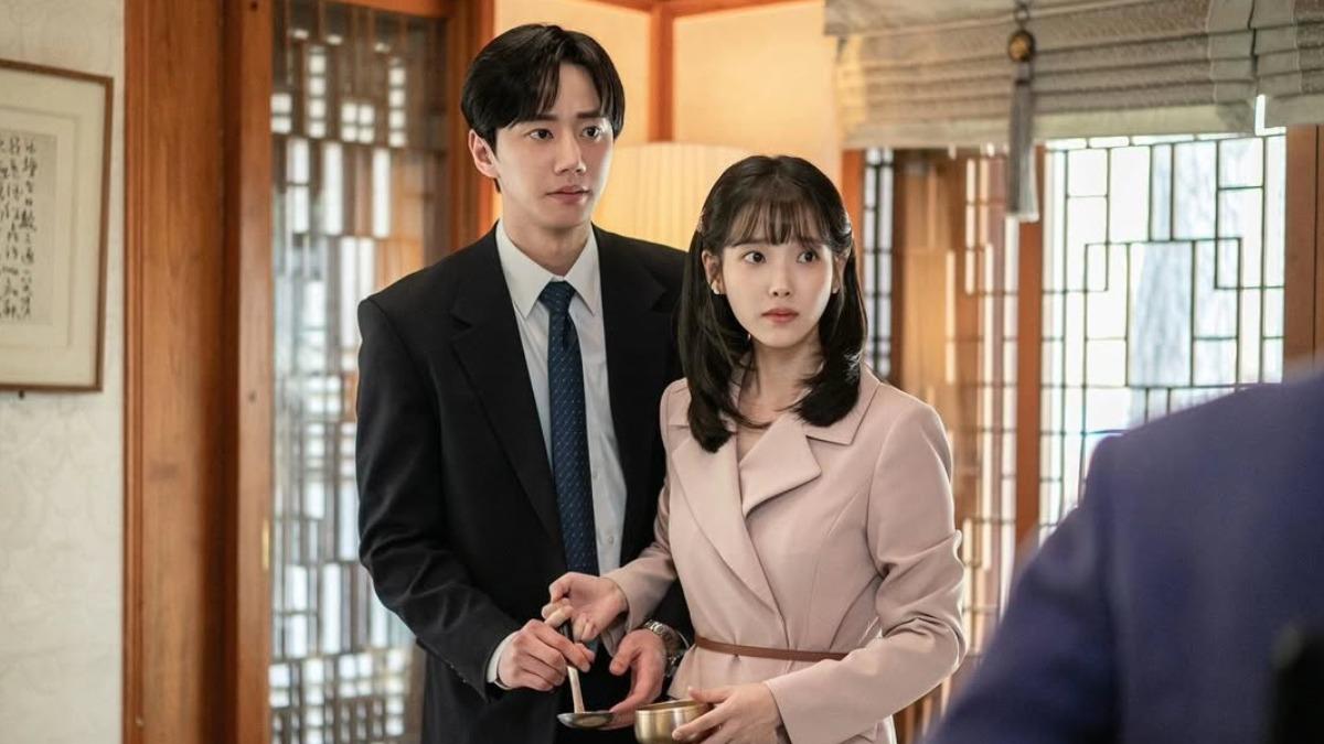 李濬榮在《苦盡柑來遇見你》中飾演IU的男友,深情模樣令人印象深刻。(圖/翻攝自IG)