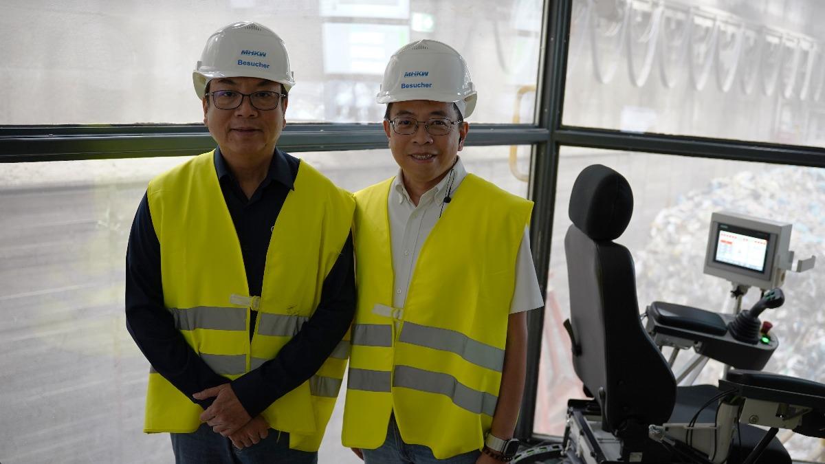 新北市副市長劉和然（左）、新北市環保局長程大維（右）前往德國參訪，學習綠能、循環經濟。（圖／新北市環保局提供）