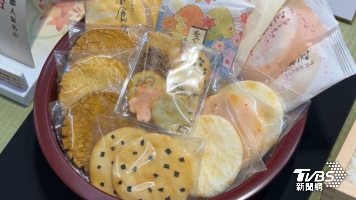 來自日本京都的伴手禮米菓名店「小倉山莊」來台。（圖／TVBS）