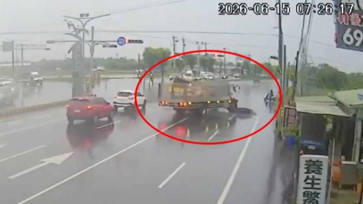 疑雨天打滑!台南奪命運豬車輾斃騎士 老父母悲痛認屍