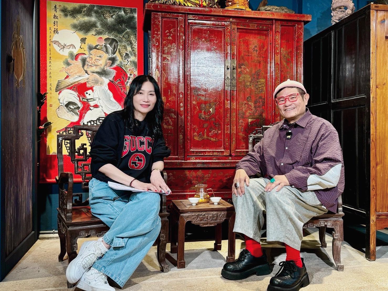 許效舜接受《T TALK》獨家專訪。(圖/TVBS)