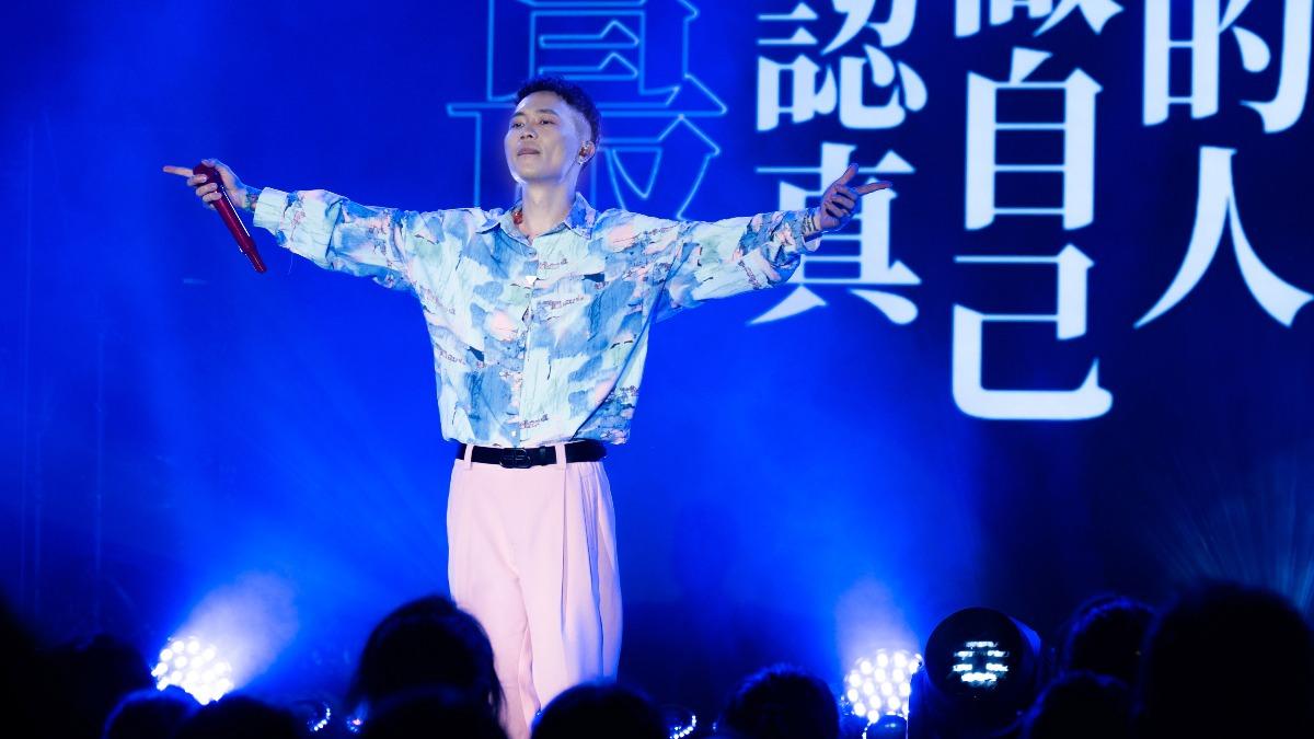 蕭秉治香港開唱「天團成員驚喜亮相」! 他圓夢獲祈福小金豬