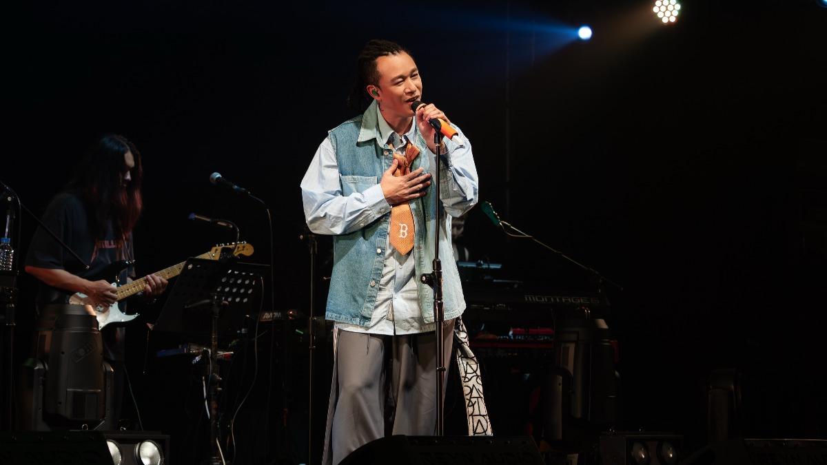 王識賢神助攻還當嘉賓!阿Ben圓夢開唱哭了 B.A.D戰友驚喜登台