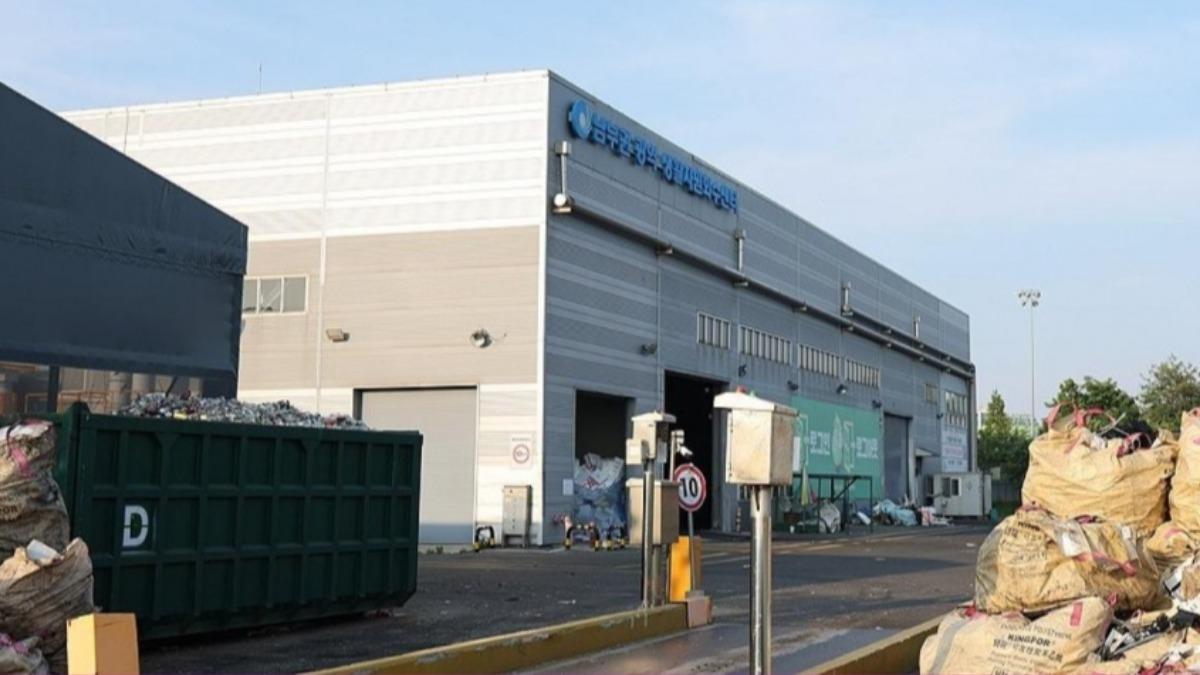 南韓仁川市延壽區松島洞南部地區的生活垃圾回收中心發現人腿。(圖/翻攝自韓聯社)