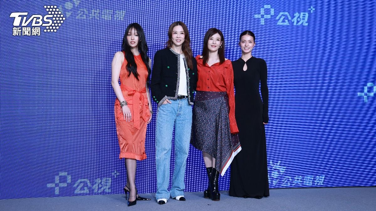 王渝萱(左起)、謝盈萱、蘇慧倫、蒲禾菲飾演閨密。(圖/黃城碩攝)