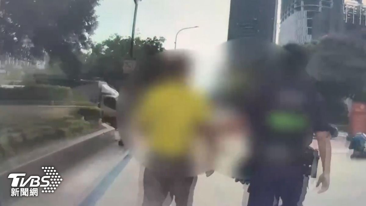北車爆砍人！丈夫吃醋「鋸子猛砍小25歲情敵」當場濺血