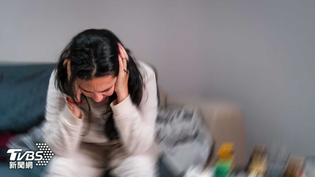 頭暈若出現強烈的天旋地轉、站立不穩，就要警惕是否為「梅尼爾氏症」找上門。（示意圖／shutterstock達志影像）