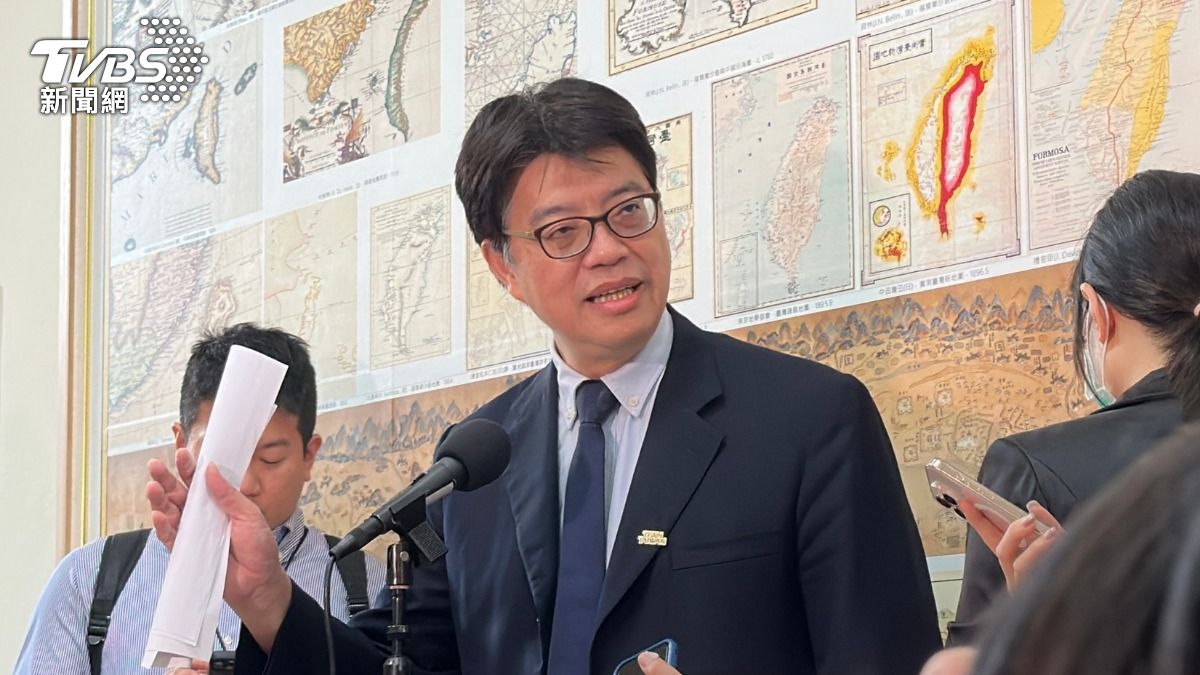 陸委會主委邱垂正今日回應鄭麗文稱習近平的手又大又厚、很柔軟。（圖／潘袁詩羽攝）